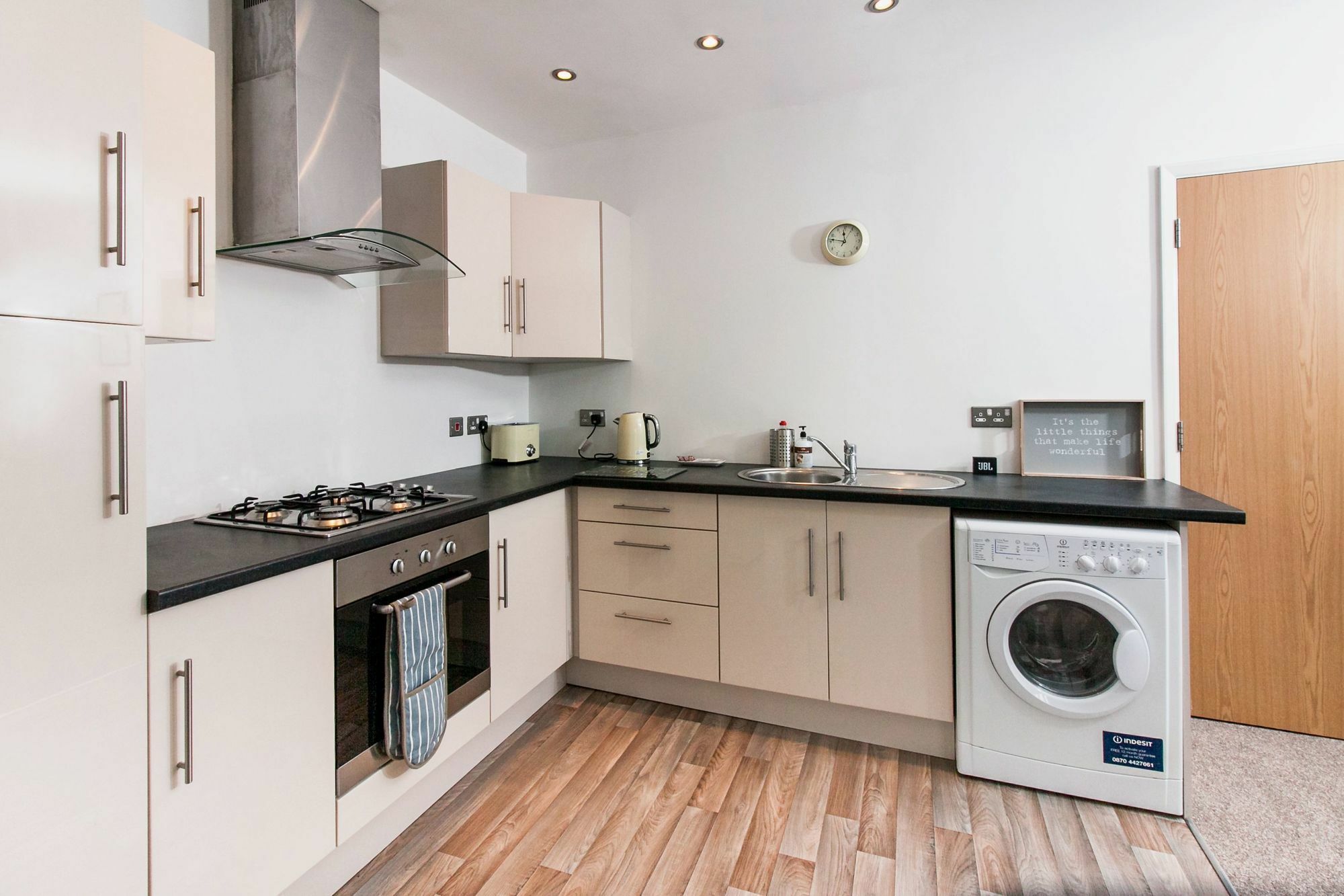 Cwrt Sofia Appartement Cardiff Buitenkant foto