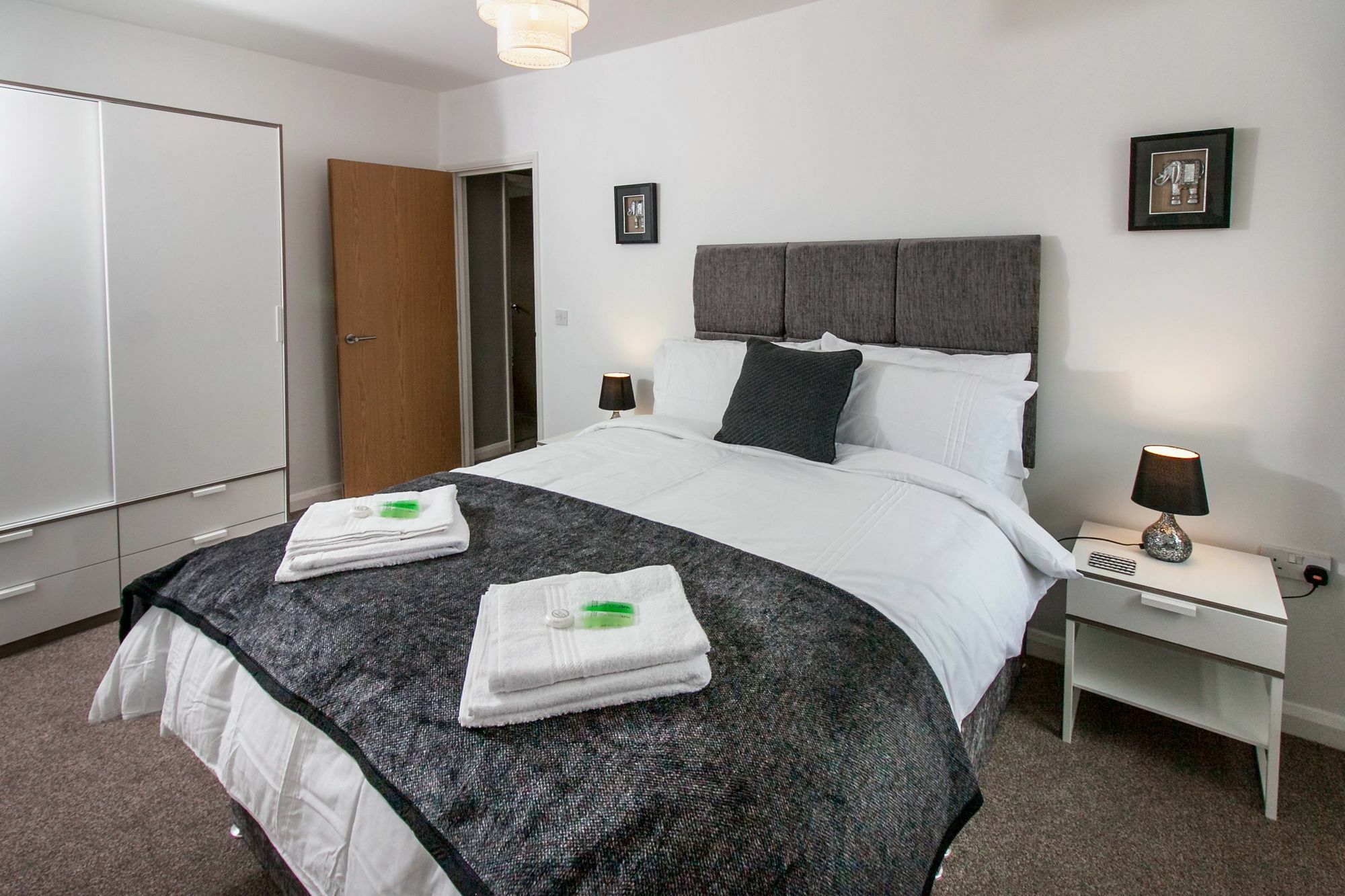 Cwrt Sofia Appartement Cardiff Buitenkant foto
